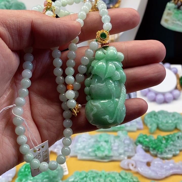 翡翠颈饰未镶嵌翡翠吊坠挂件