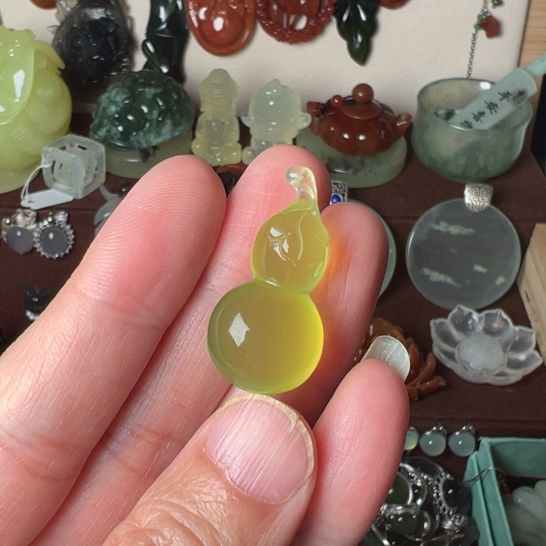 蛇纹石玉未镶嵌吊坠(赠链)