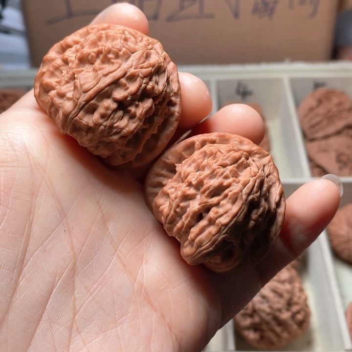 文玩核桃吊坠三角白