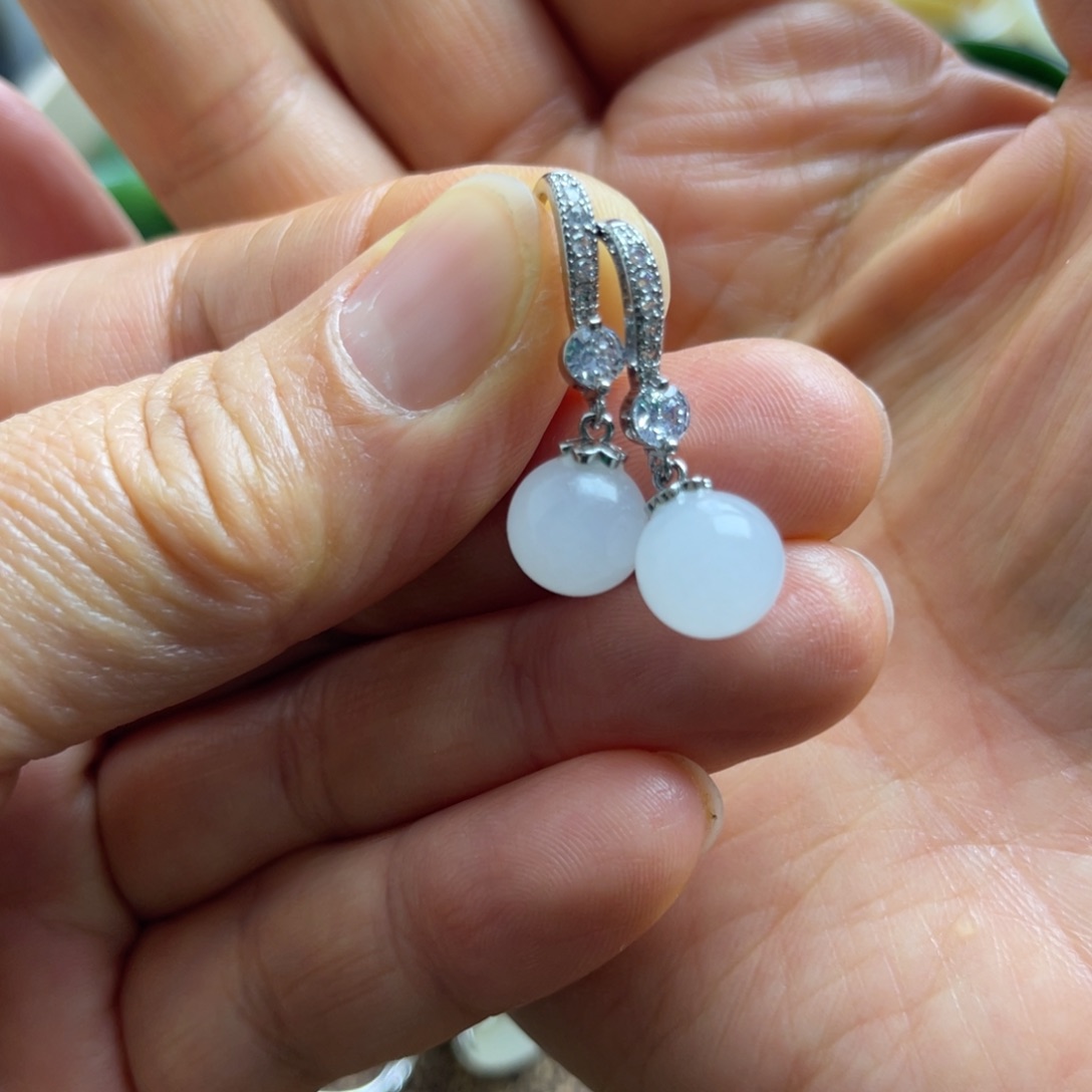 媛***6和田玉合金耳坠一对