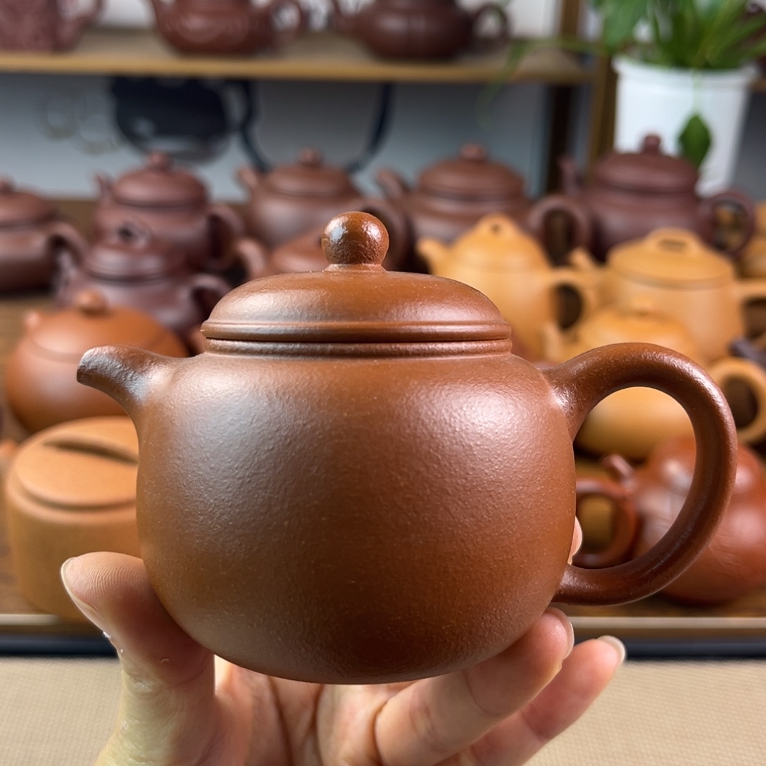 紫砂茶壶手工制作工艺精湛