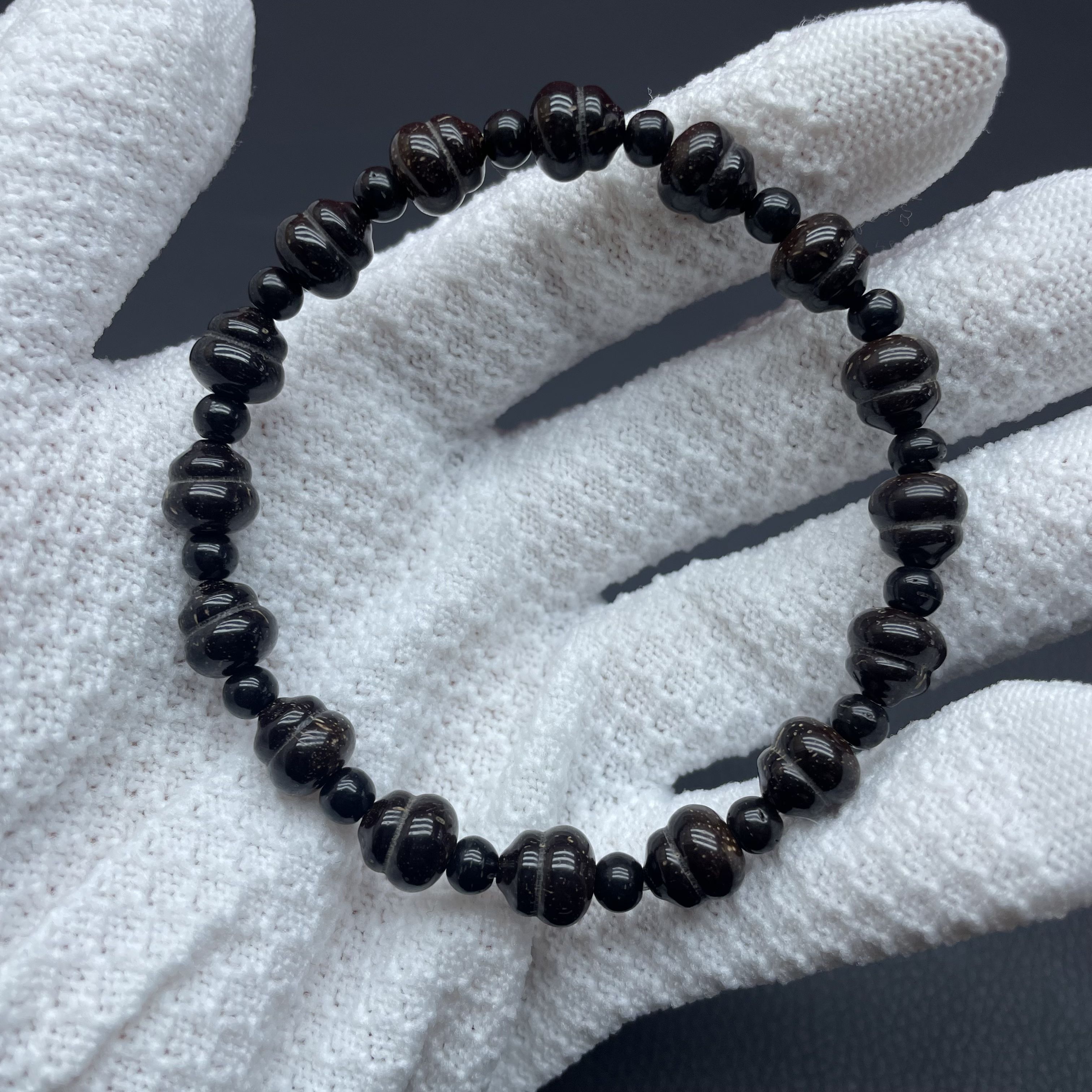 F045印尼椰蒂原色原生态雕刻宝瓶葫芦纯手工手串约9mm