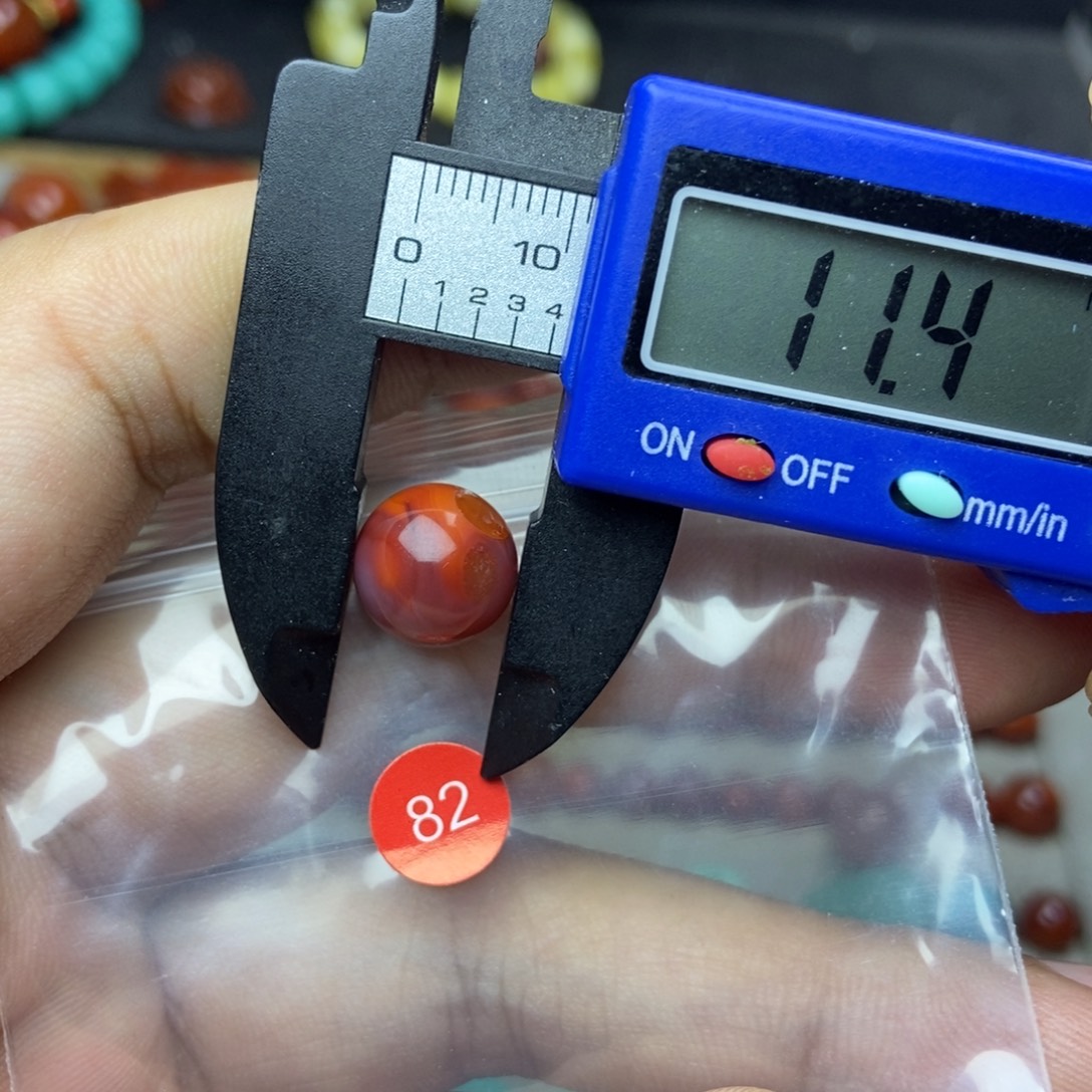 南红玛瑙未镶嵌有瑕疵