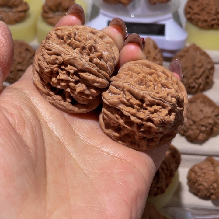 【闪购商品】文玩核桃把件原**带四座楼