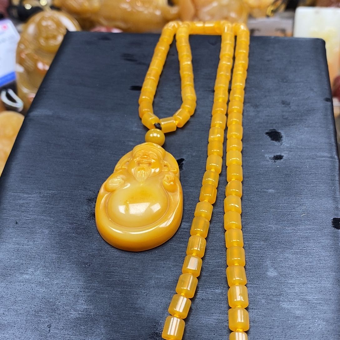 石英质玉（黄龙玉）颈饰未镶嵌