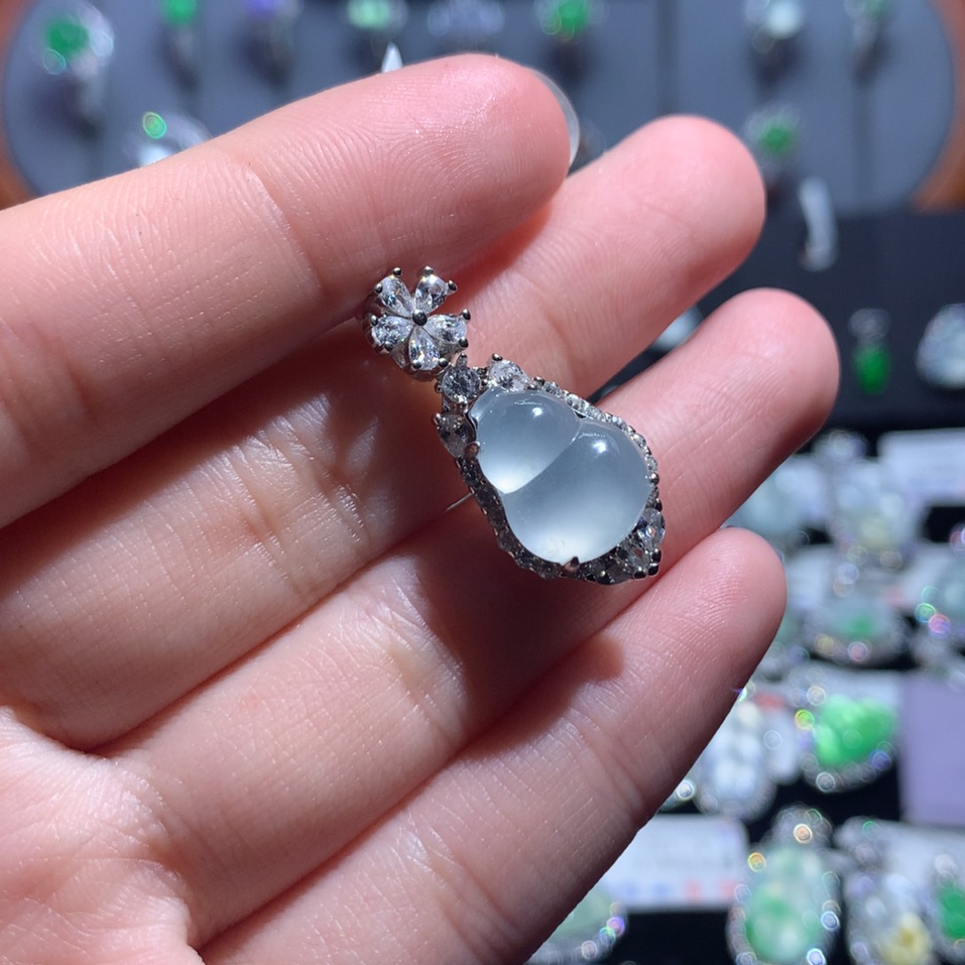 翡翠颈饰银S925镶嵌天然翡翠