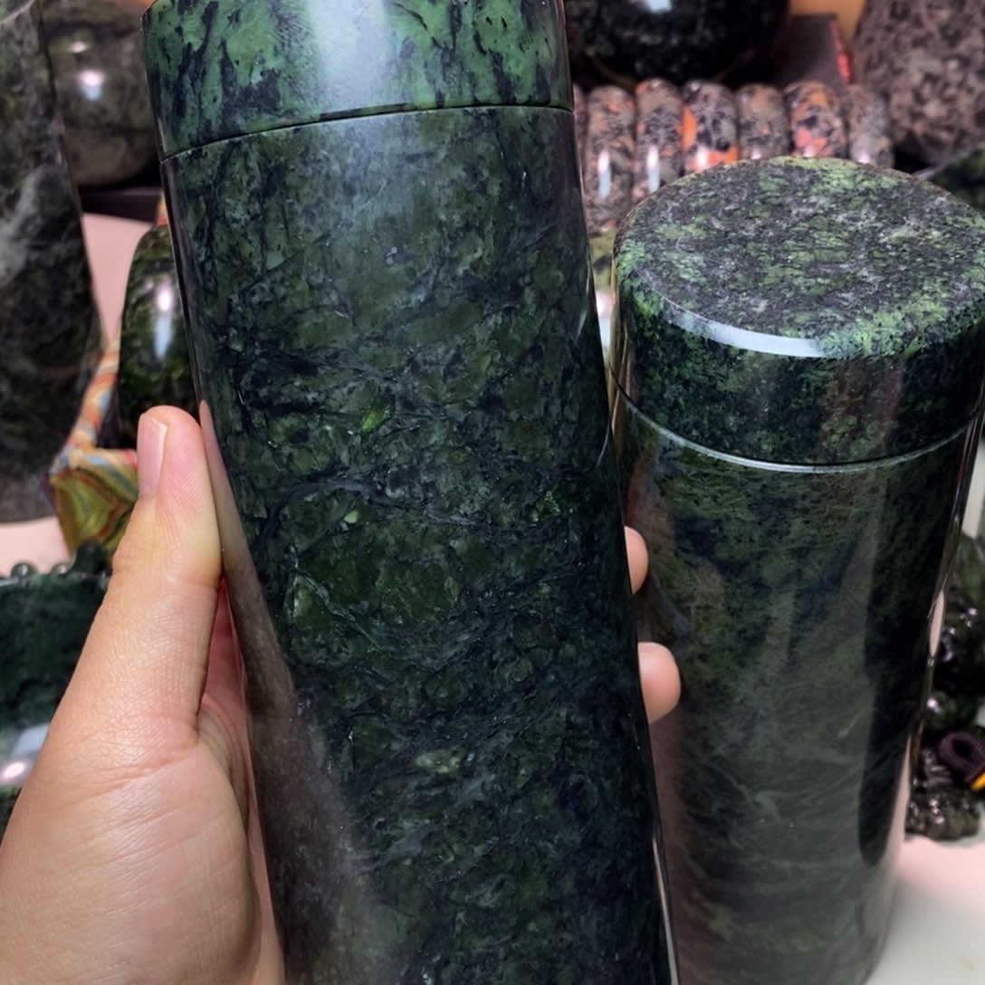 落***纷蛇纹石玉未镶嵌项链