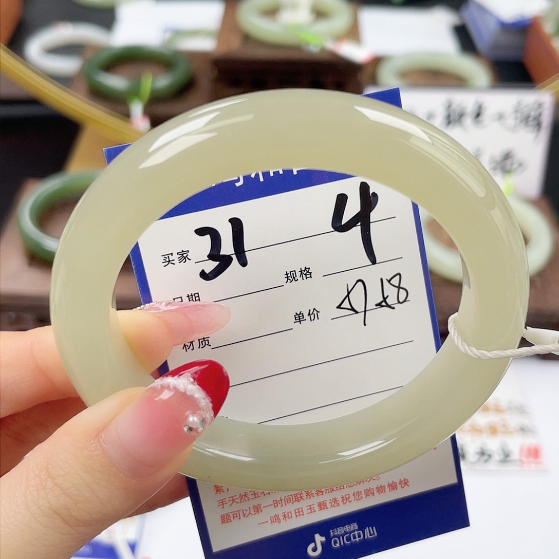 和田玉手镯未镶嵌