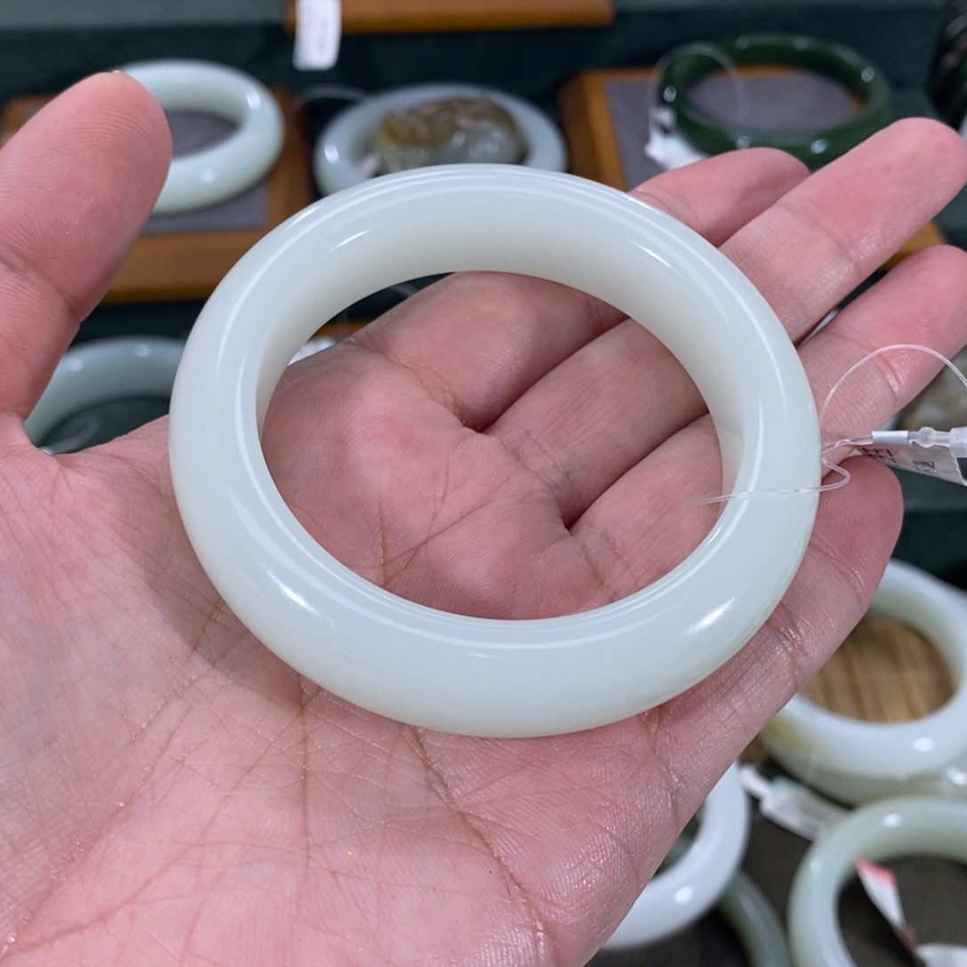 和田玉手镯未镶嵌明*