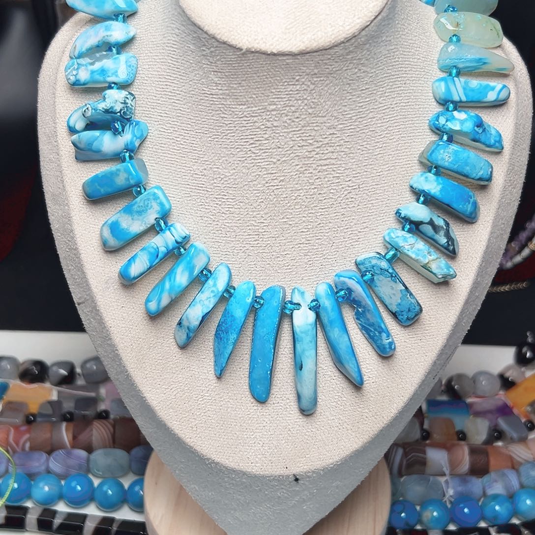 玛瑙/玉髓未镶嵌珠宝半成品t782 天然原皮狼牙玛瑙一条