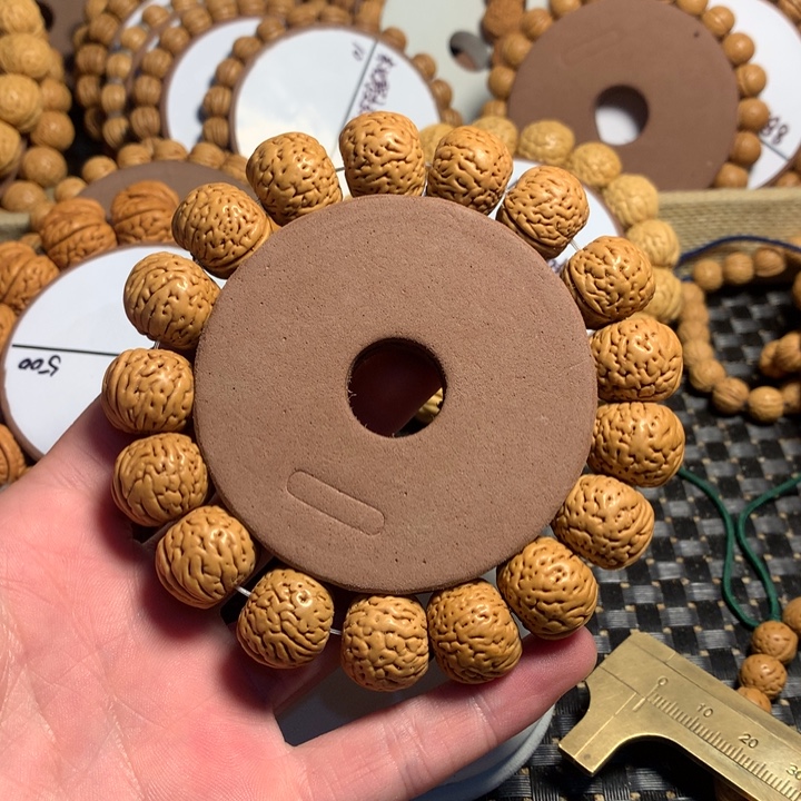 Z***、手串桃核15#东北千山红皮磨盘