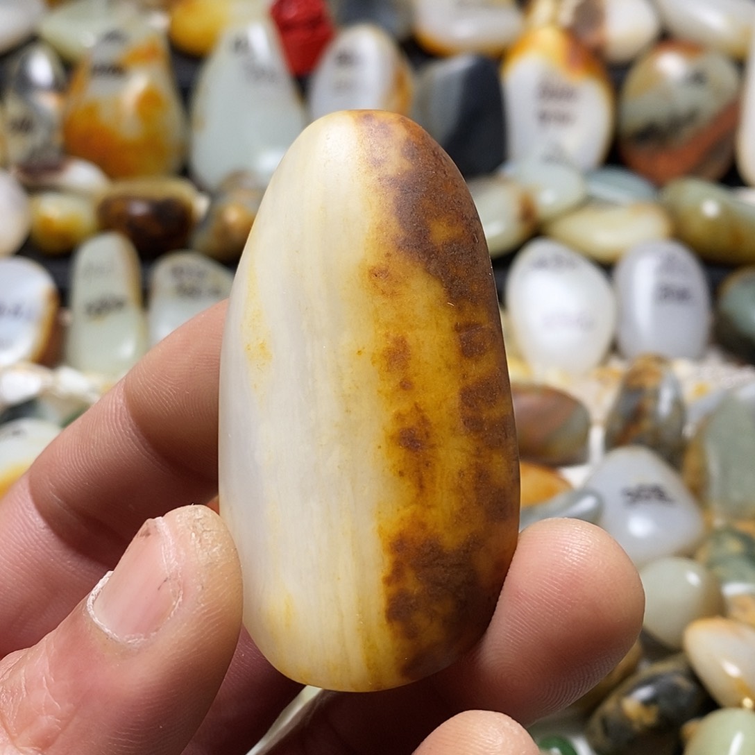 和田玉未镶嵌颈饰吊坠