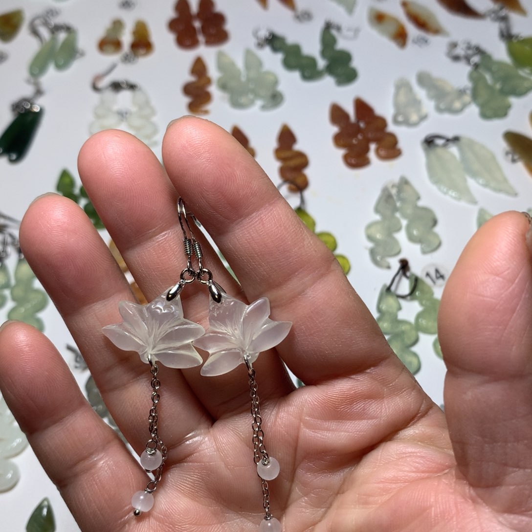 蛇纹石玉耳饰未镶嵌