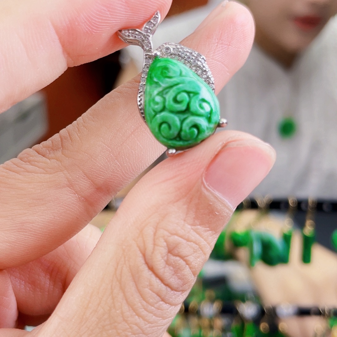 银S925镶嵌翡翠耳饰