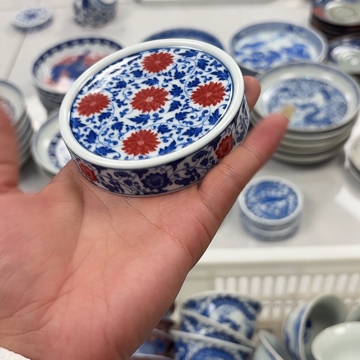 瓷片釉里红缠枝莲杯垫景德镇