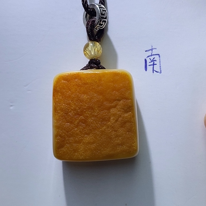 未镶嵌琥珀珠宝奇石