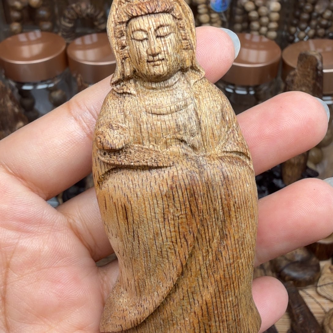 沉香沉香碎屑菩萨观音 15.7 克