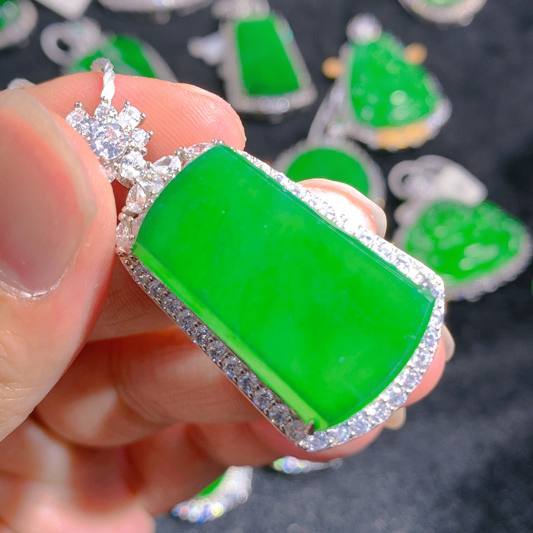 翡翠颈饰银S925镶嵌吊坠