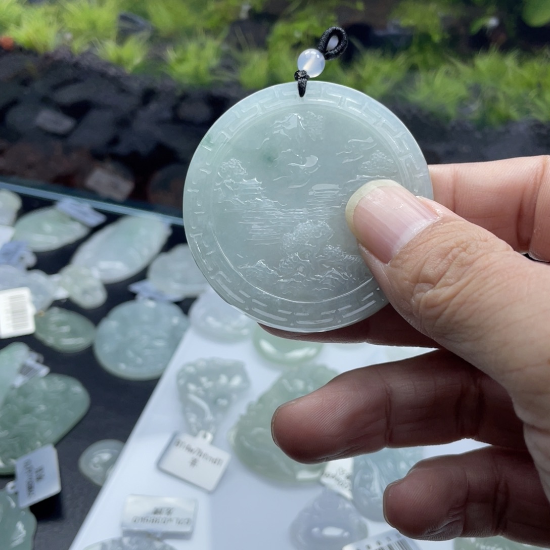 翡翠未镶嵌颈饰山水牌