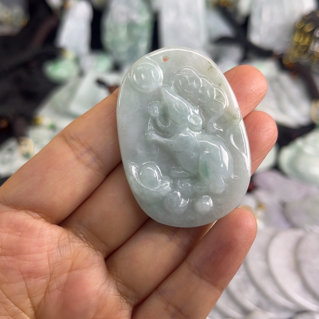 翡翠未镶嵌吊坠(不含链)瑕疵