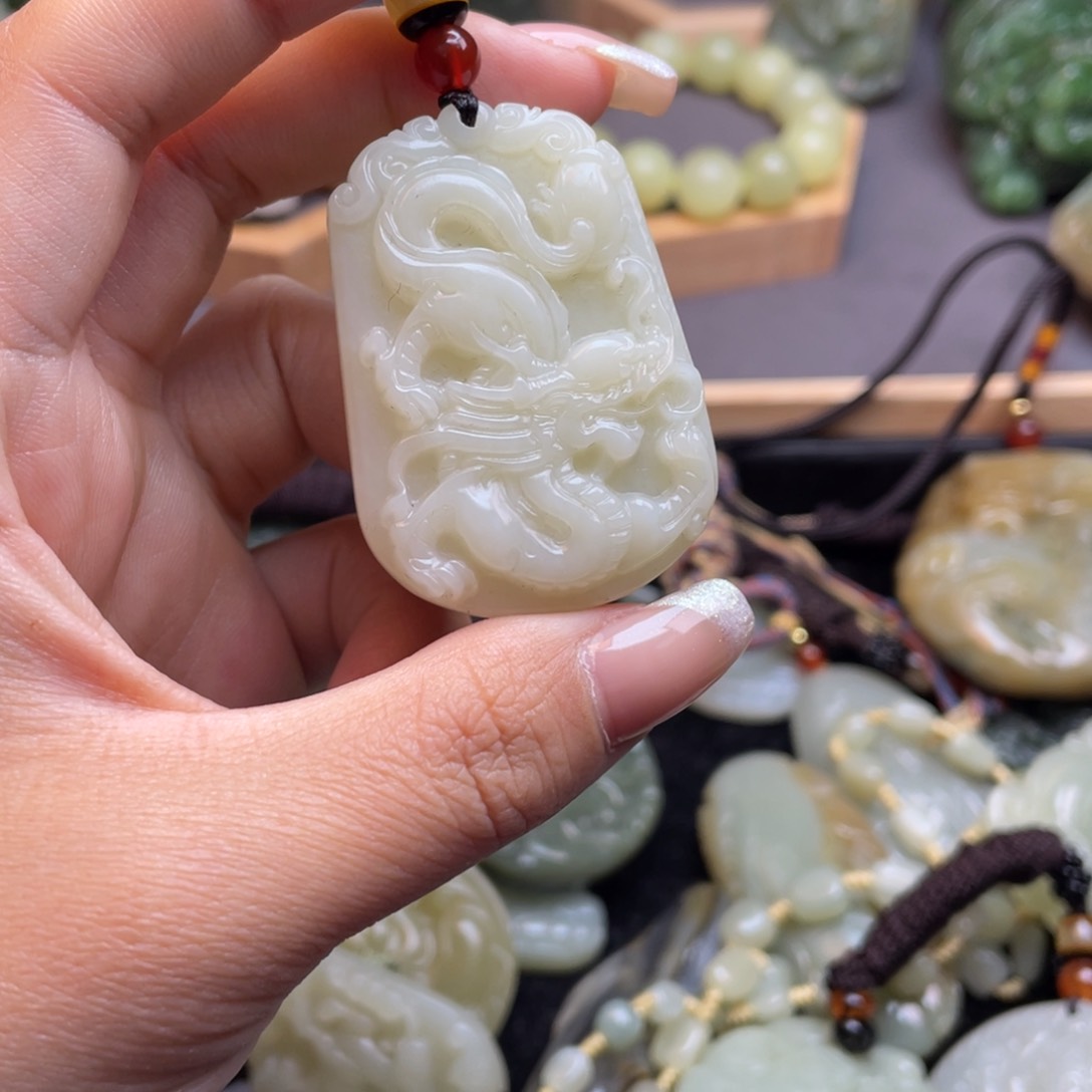 和田玉颈饰未镶嵌