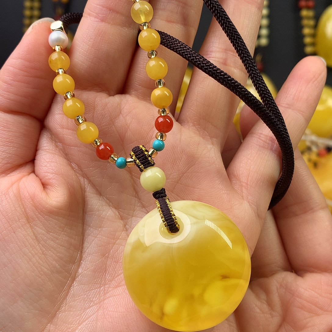 琥珀裸石未镶嵌吊坠