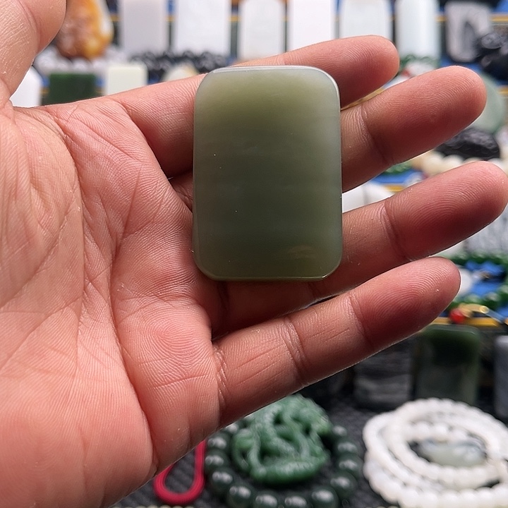 楚***行和田玉（糖玉）未镶嵌颈饰
