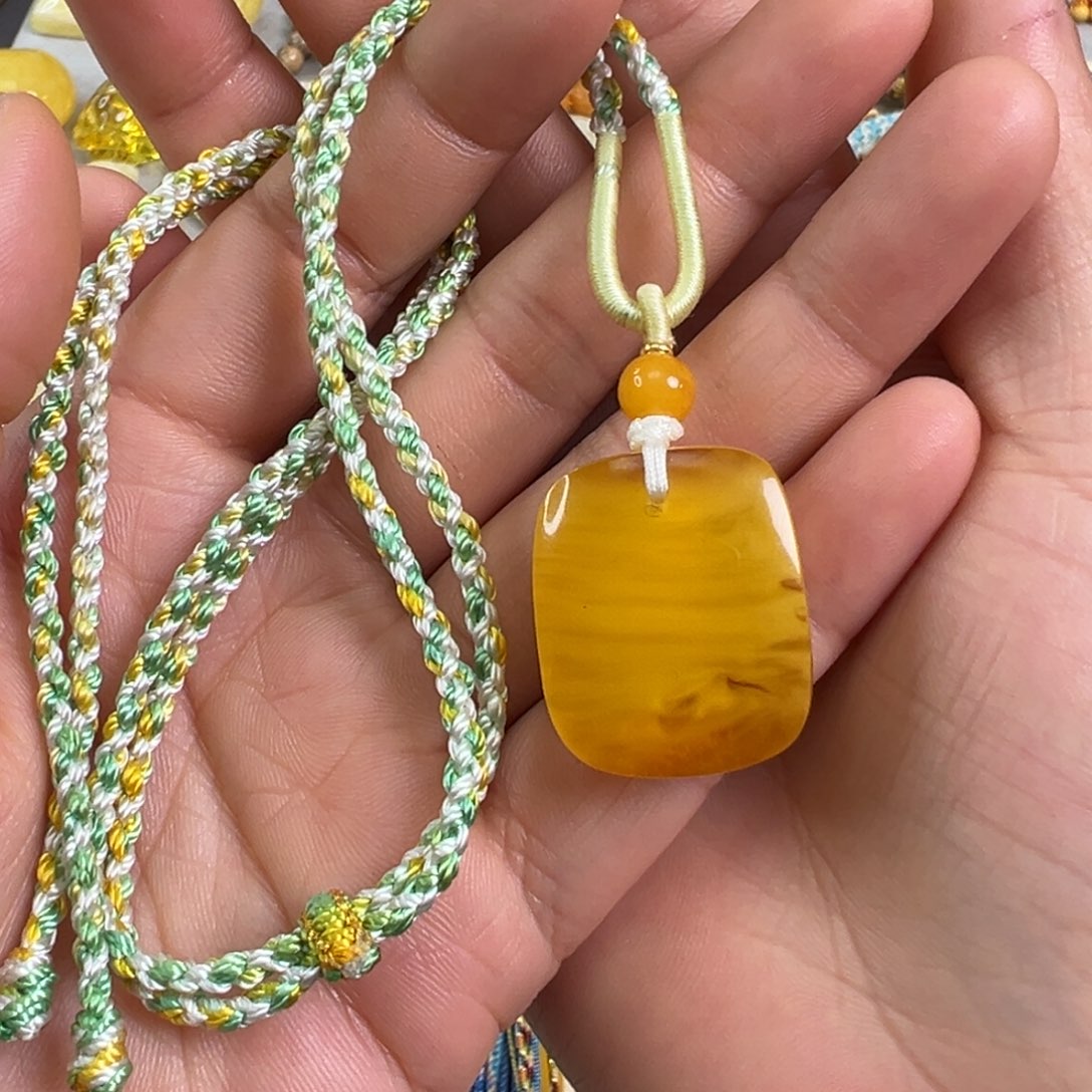 蜜蜡裸石未镶嵌蜜蜡