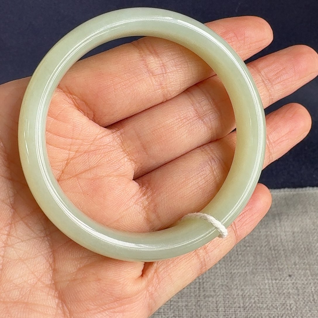 和田玉手镯未镶嵌小****麻