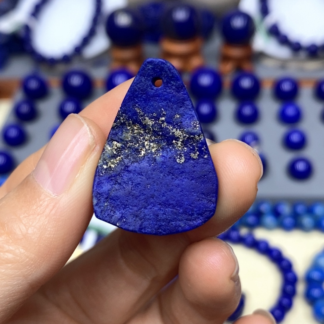 青金石未镶嵌颈饰