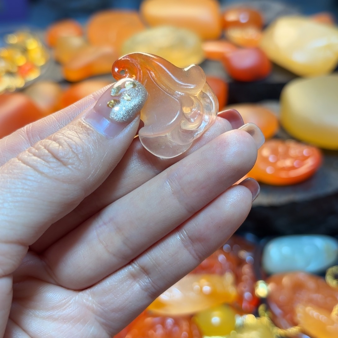 石英质玉挂件未镶嵌莫*夕