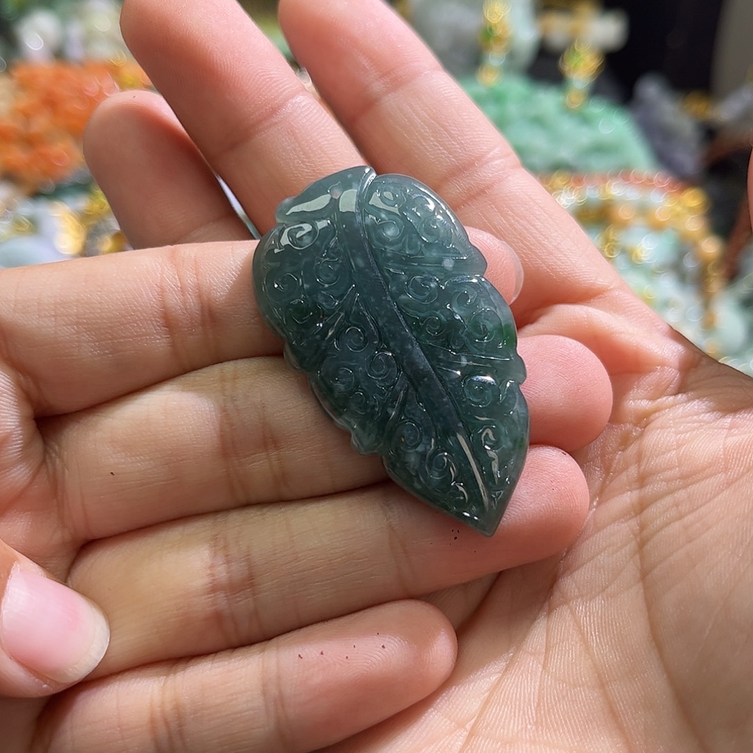 颈饰未镶嵌翡翠待编织