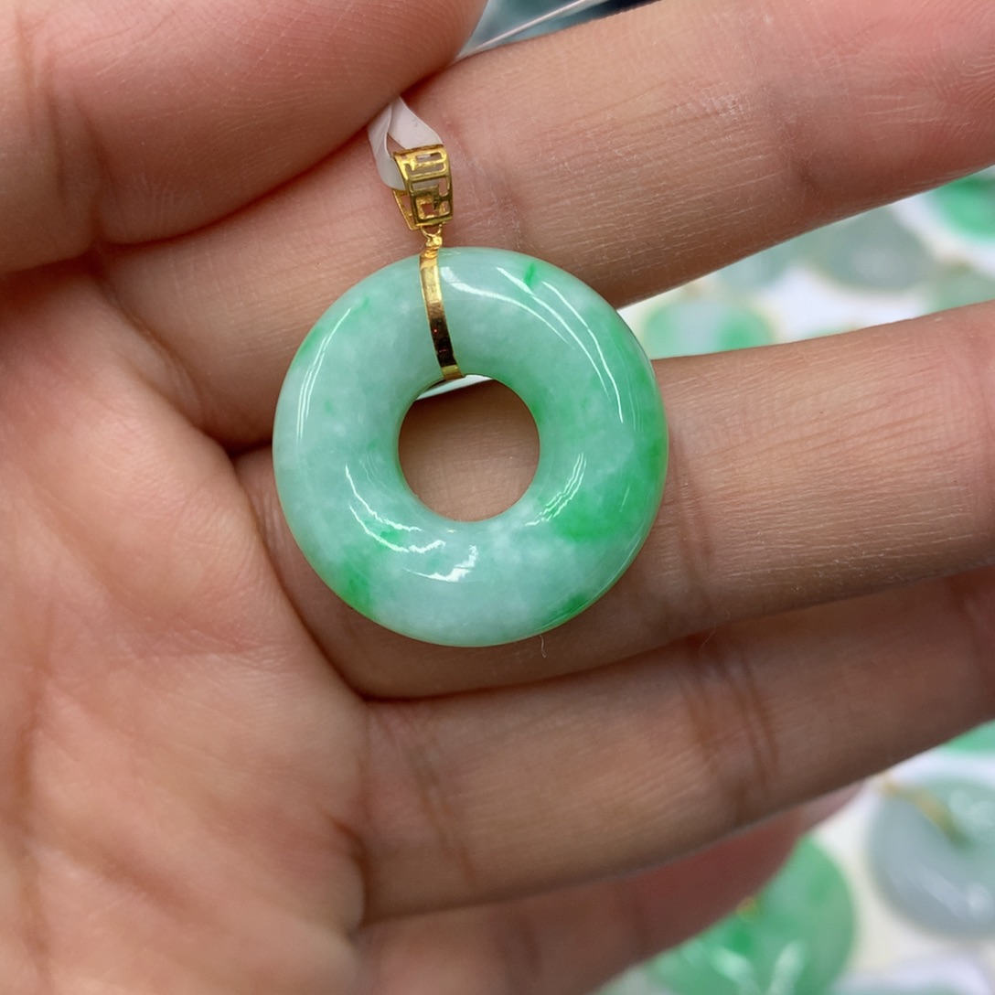 翡翠颈饰18K金镶嵌翡翠