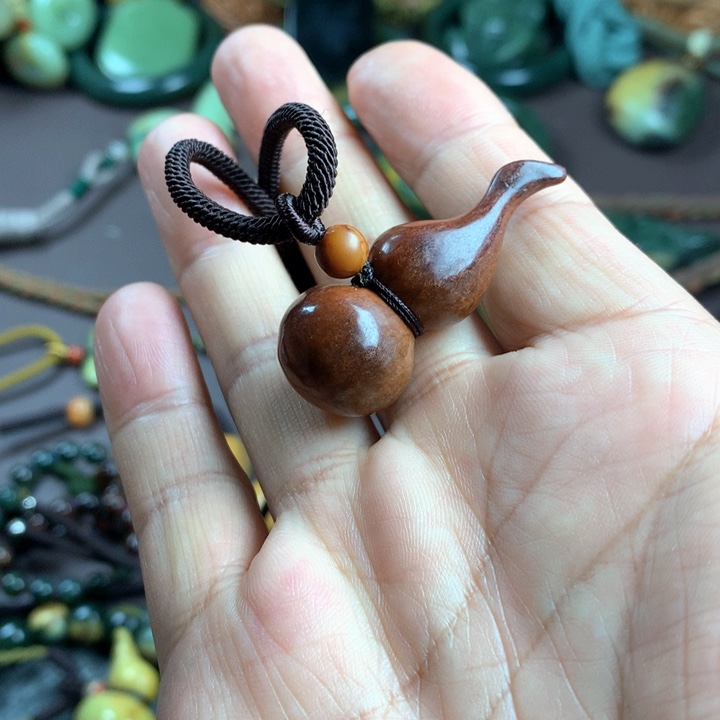 吊坠(赠链)未镶嵌岫岩河磨玉（透闪石质玉）宝*