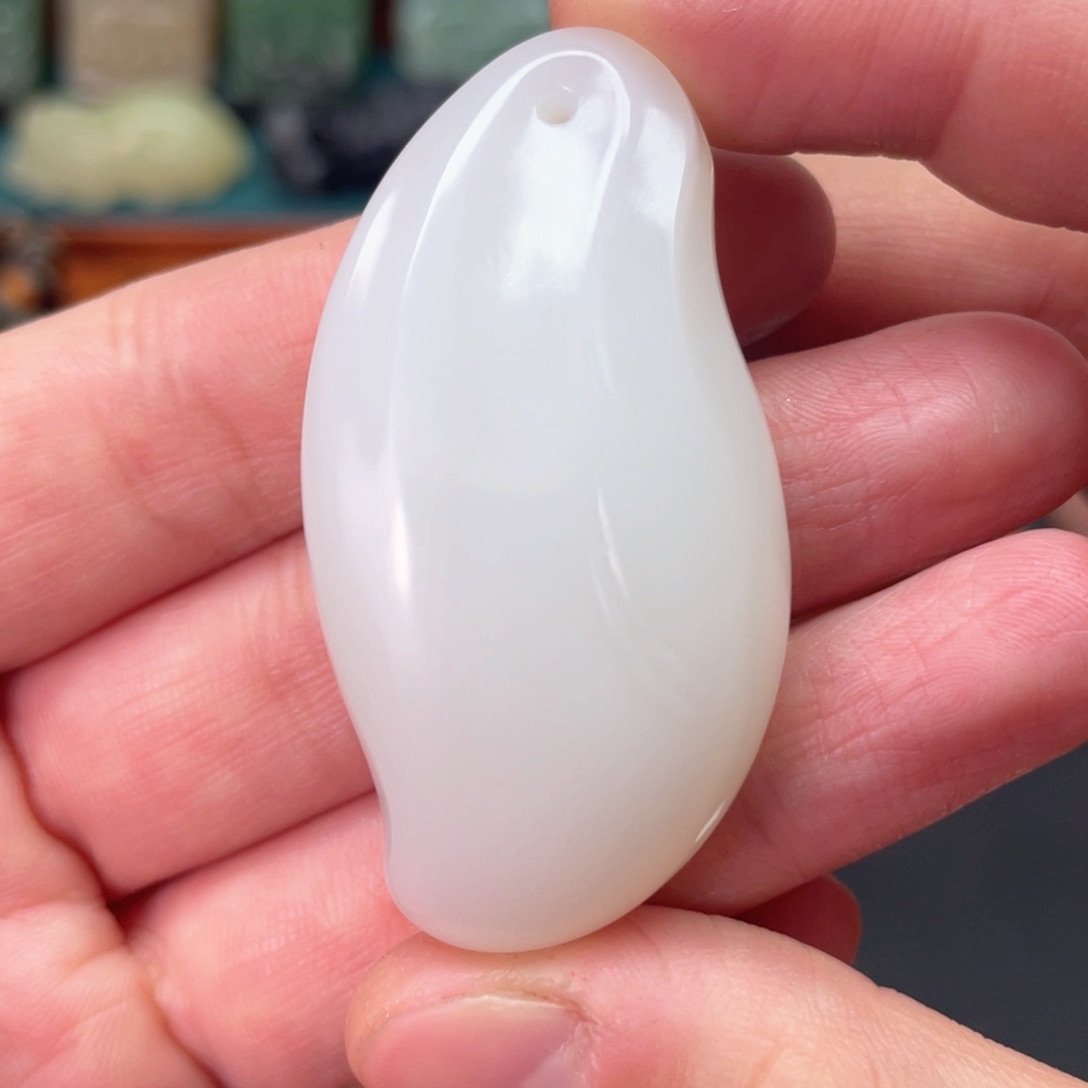 和田玉挂件未镶嵌米达 25.8g