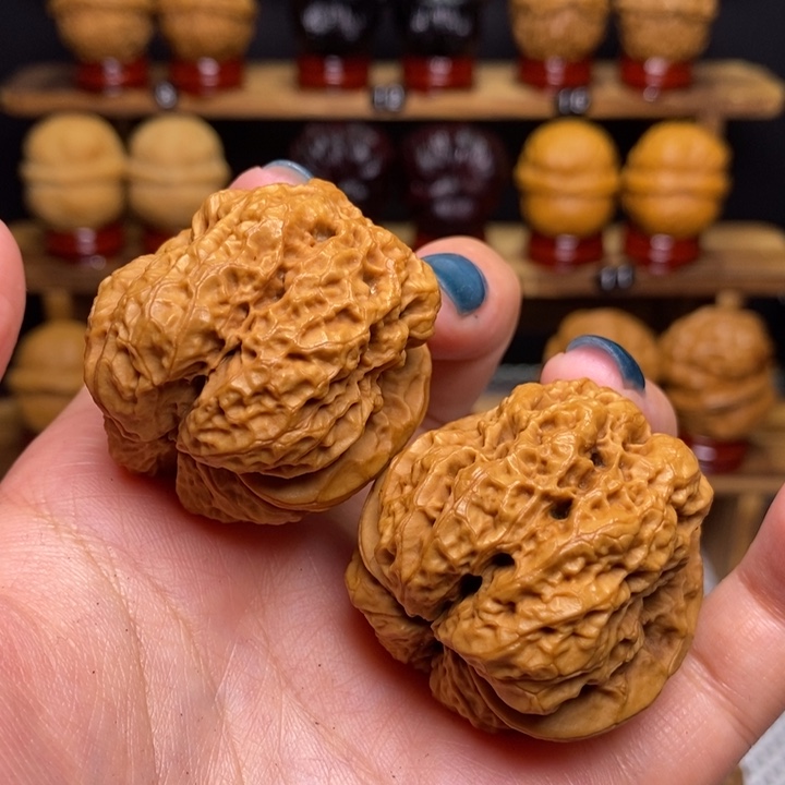 文玩核桃吊坠金蟾蛹15号