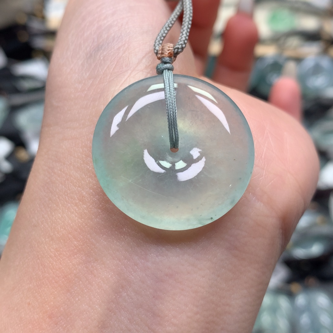 翡翠颈饰未镶嵌扣子