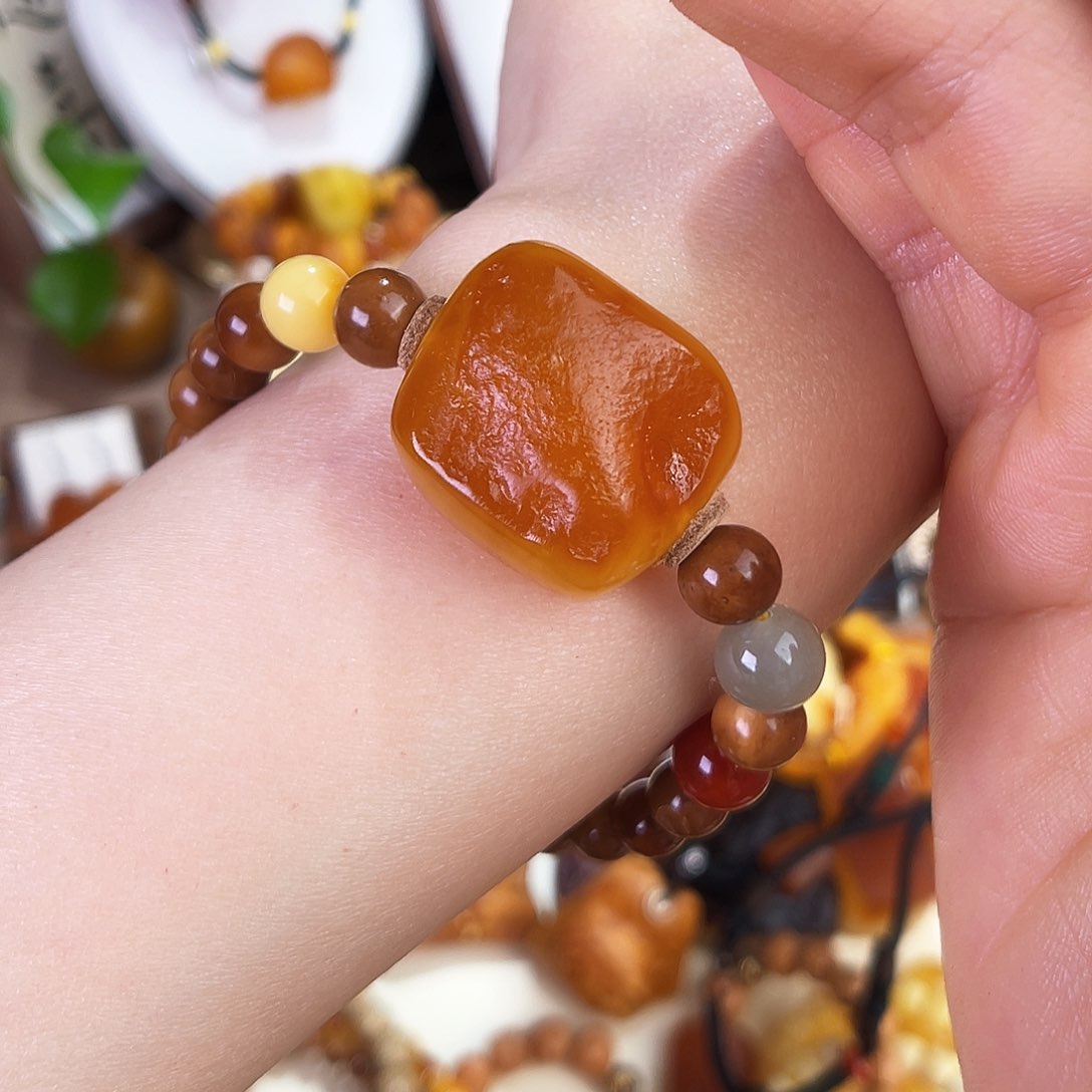 琥珀珠宝奇石未镶嵌，