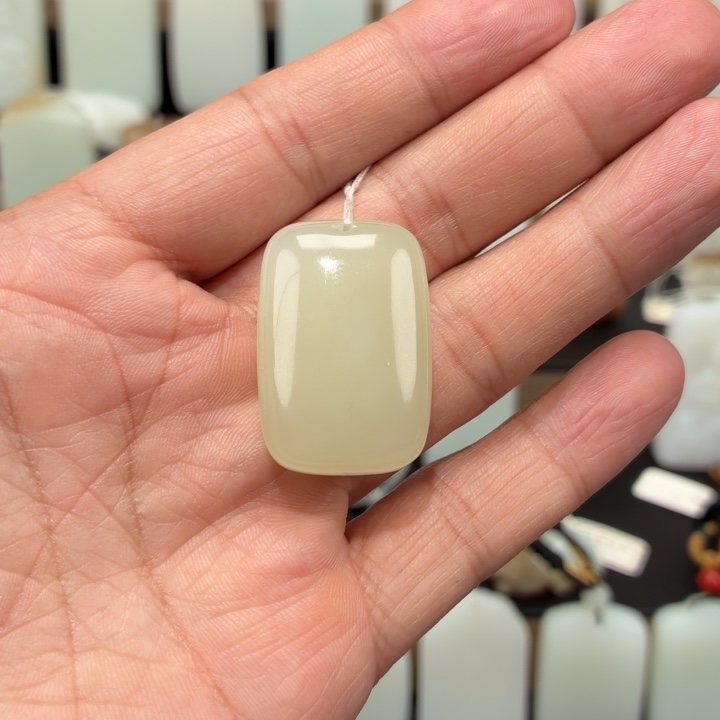 矢***量和田玉未镶嵌颈饰