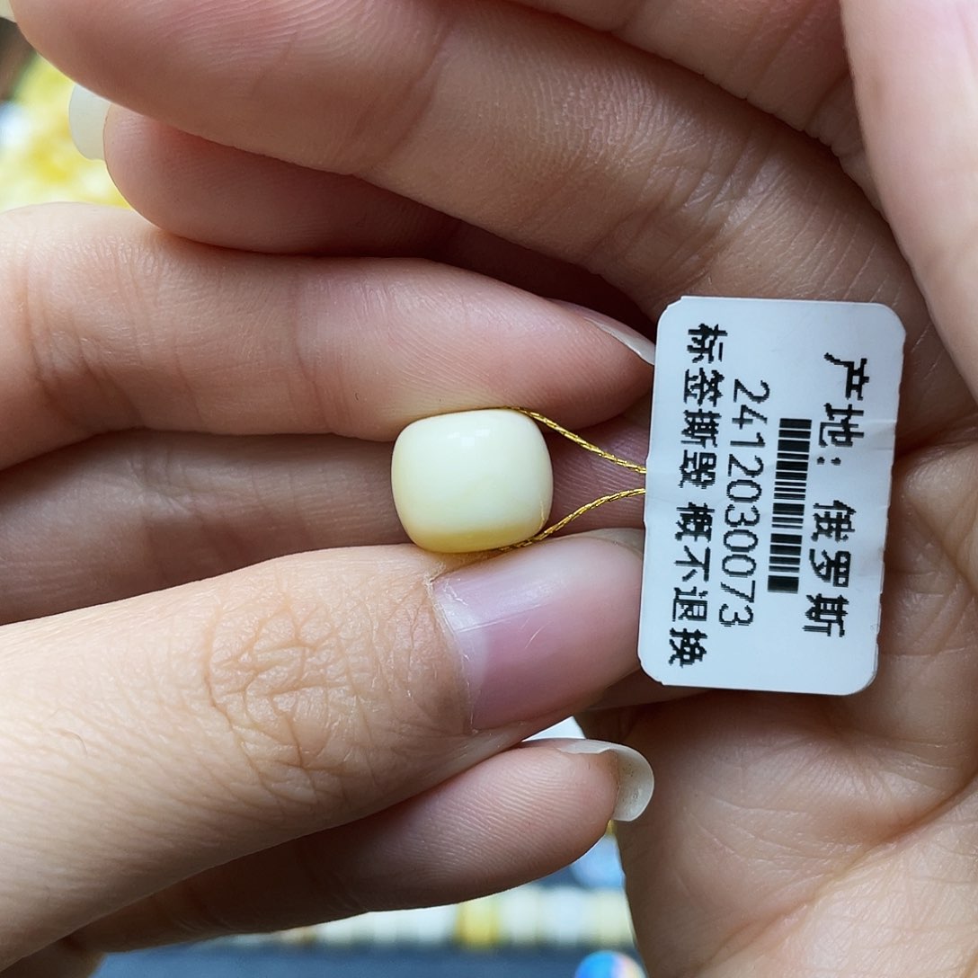 蜜蜡裸石未镶嵌老型10.7✖️9.3mm