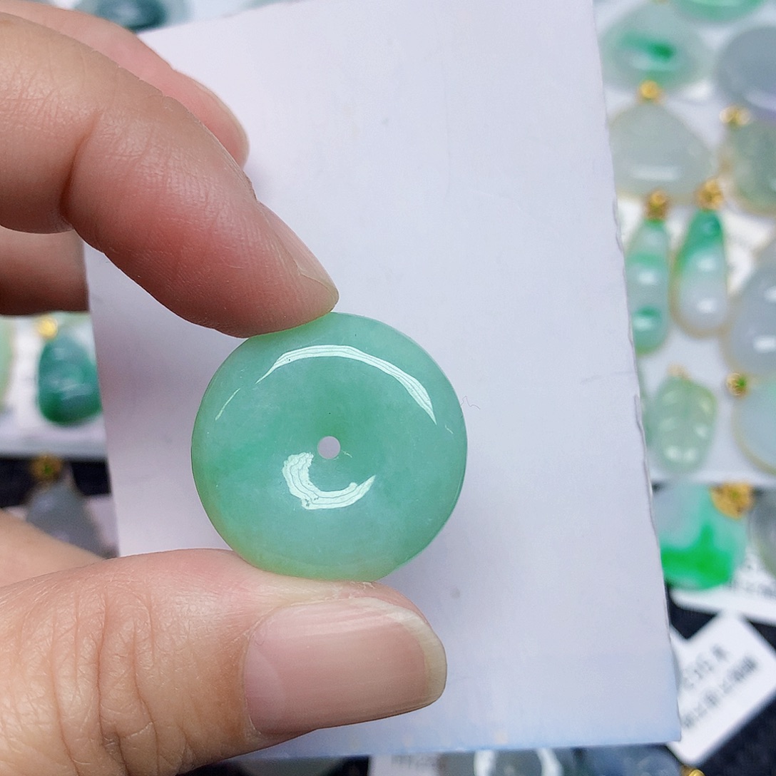 翡翠未镶嵌颈饰3467899