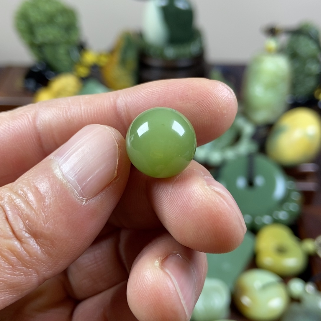 岫岩老玉（透闪石质玉）未镶嵌珠宝奇石