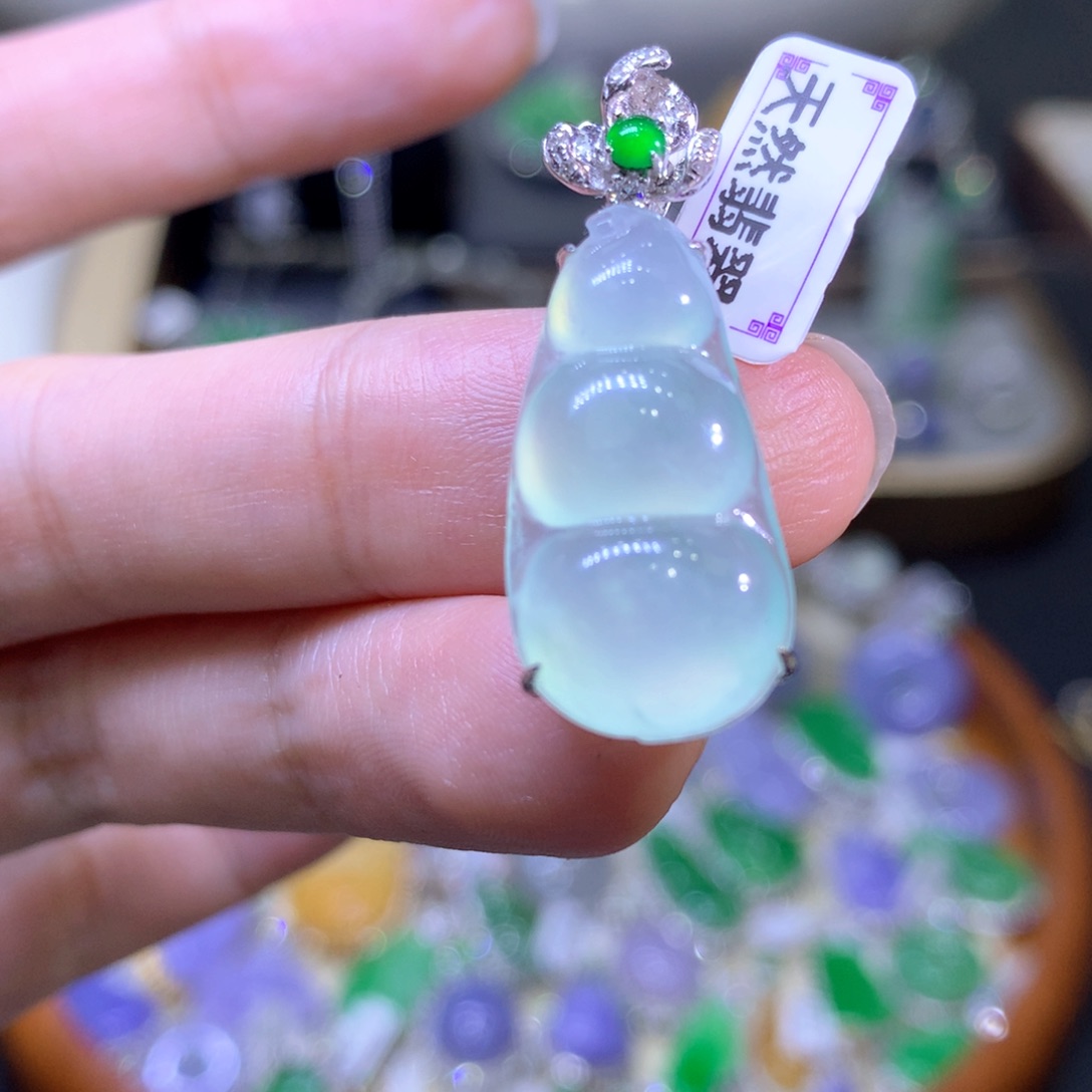 【闪购商品】翡翠颈饰18K金镶嵌翡翠吊坠项链