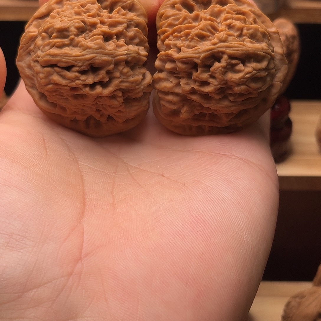 文玩核桃吊坠三角