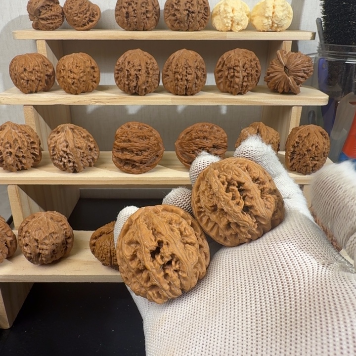 文玩核桃吊坠大粗筋