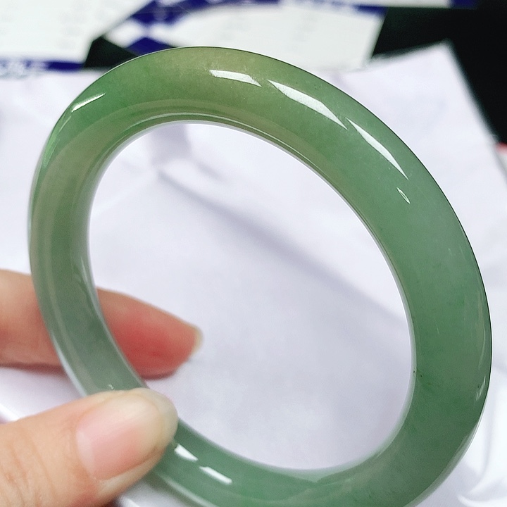 翡翠手镯（圆镯）未镶嵌