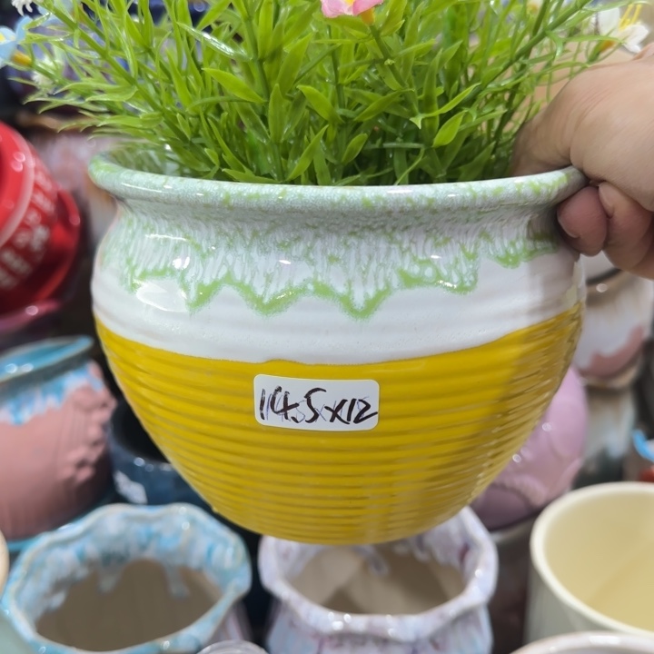 凑9块包邮，有孔，陶瓷花盆