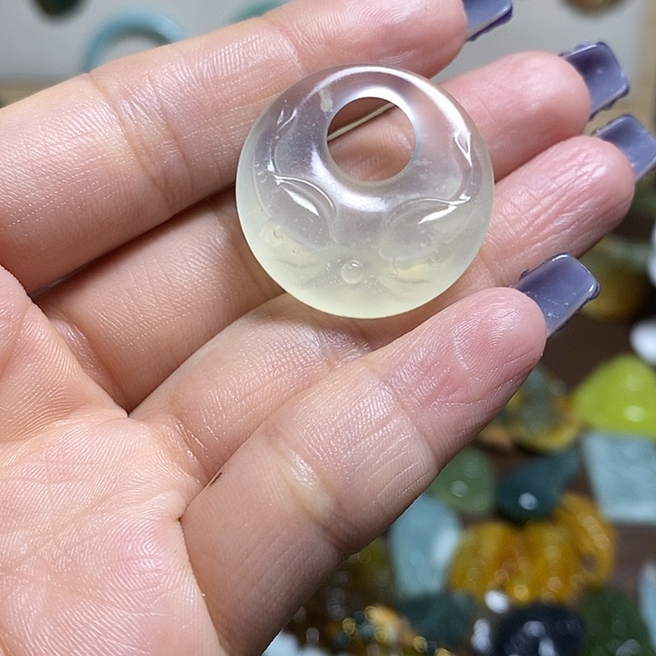 蛇纹石玉吊坠未镶嵌