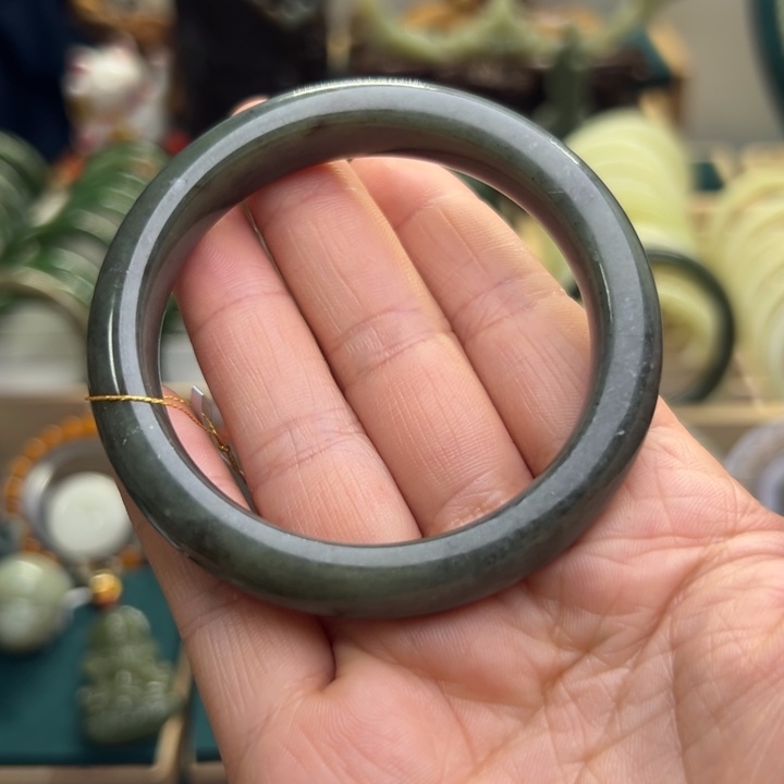 和田玉手镯未镶嵌56.2圈围7995