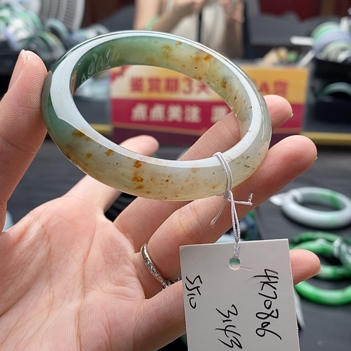 翡翠手镯未镶嵌55圈口